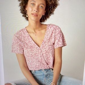 Lucky Brand Pink Floral Printed Surplice V-Neck Top with Elastic Smocked…